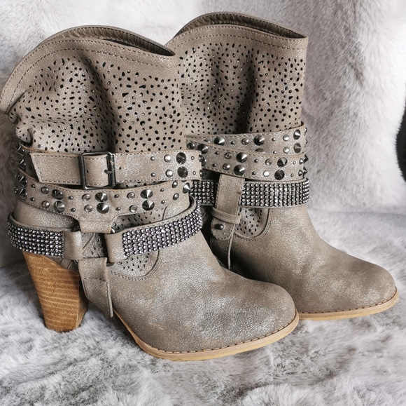 Super Cute Country Chic Boots - Picture 4 of 7